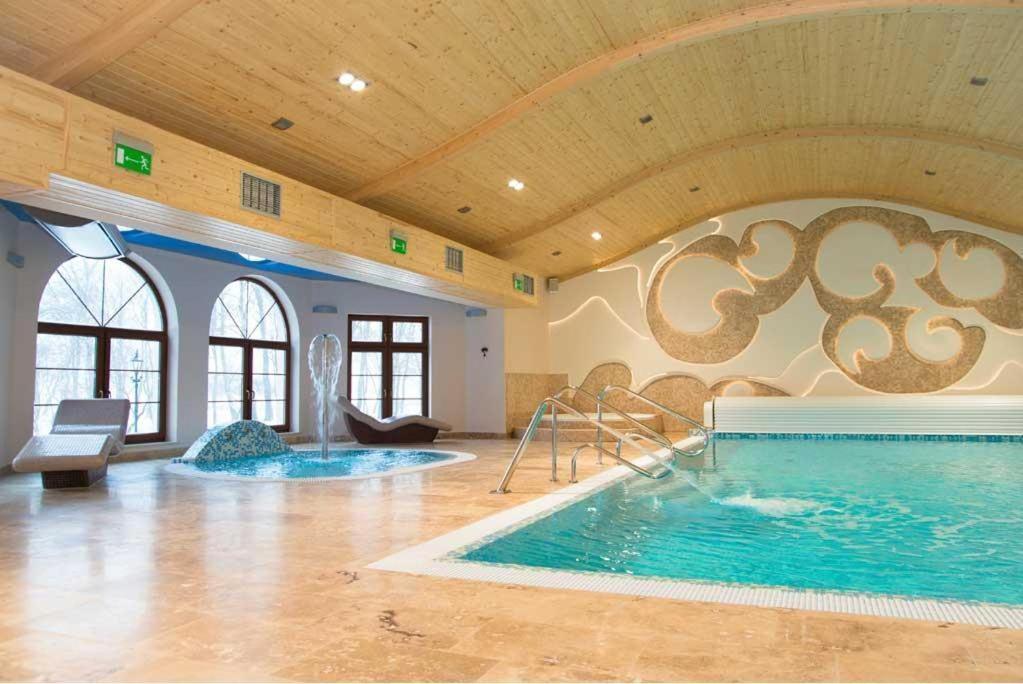 Palac Mysleta Uzdowo Экстерьер фото