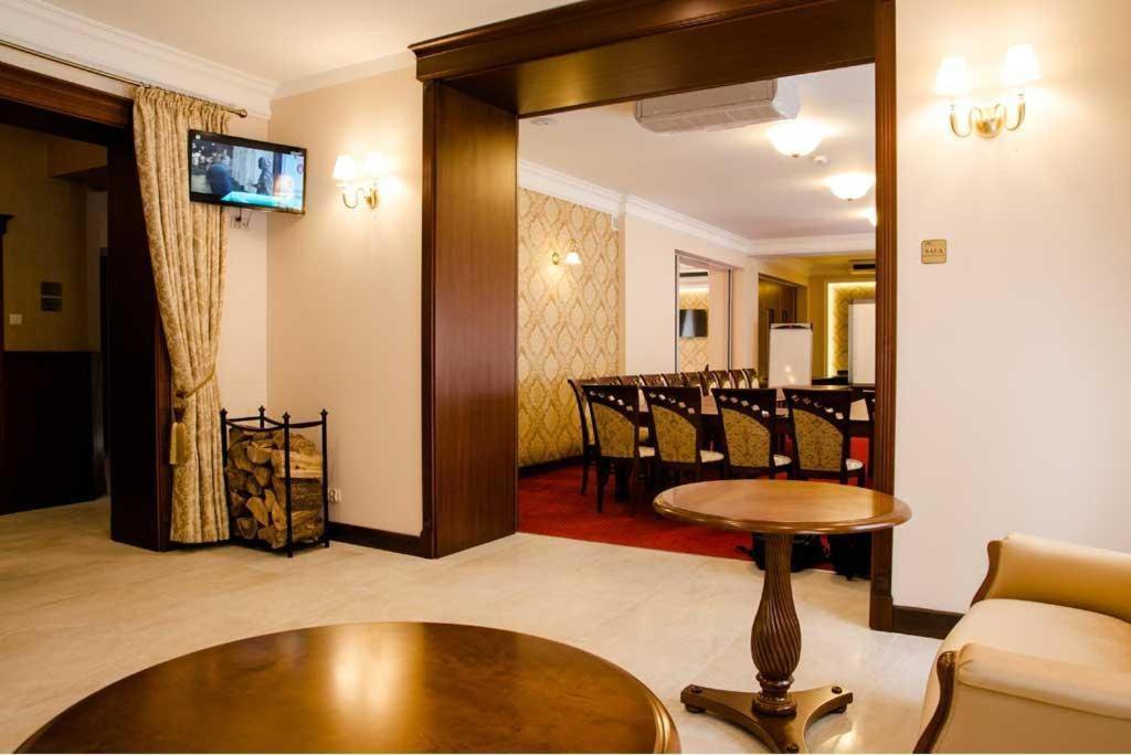 Palac Mysleta Uzdowo Экстерьер фото
