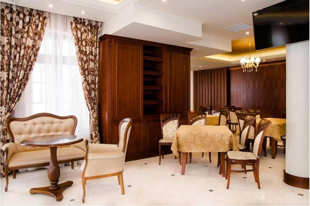 Palac Mysleta Uzdowo Экстерьер фото